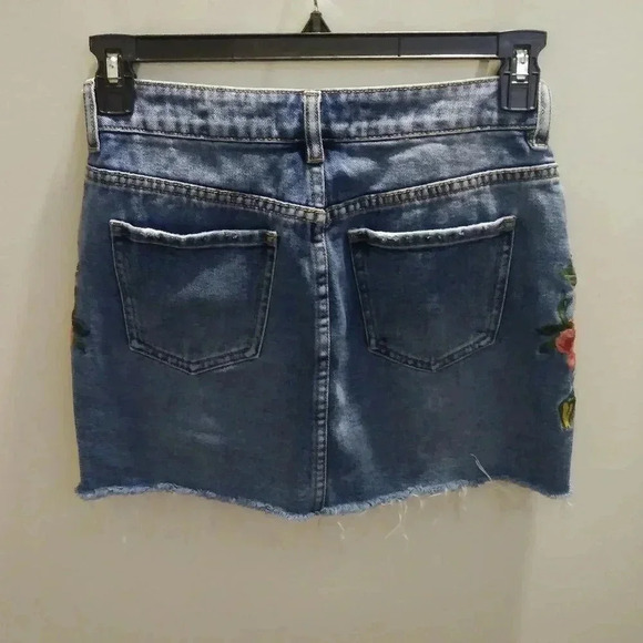 PacSun Blue Denim Floral Embroidered Skirt 26 - Picture 6 of 6